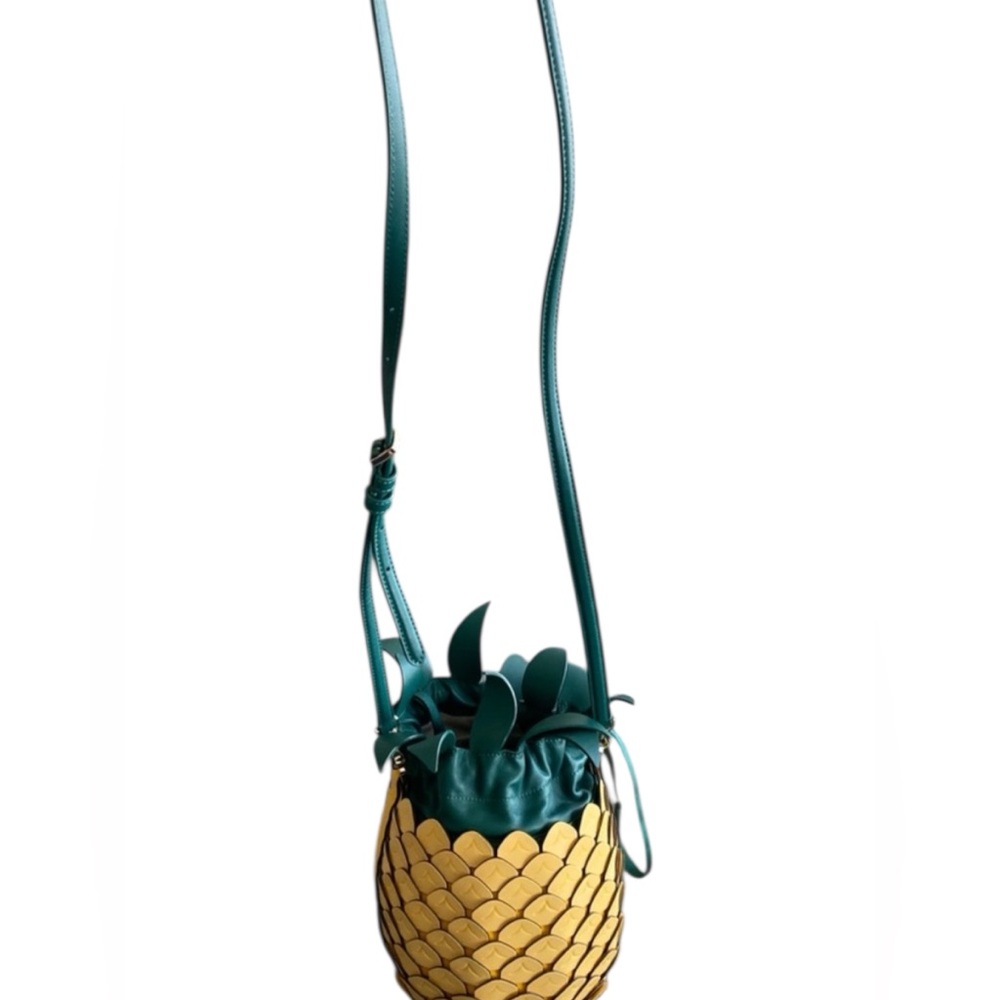 SOLD 🎉 KATE SPADE PINEAPPLE CROSSBODY BAG - Picture 2 of 8